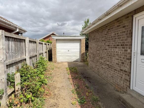 3 bed Detached Bungalow for sale Image 4