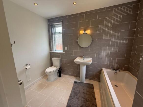 3 bed Detached for sale Image 11