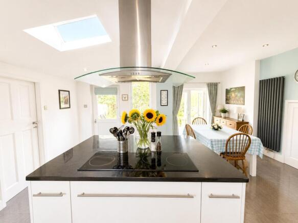 4 bed Semi-Detached for sale Image 5