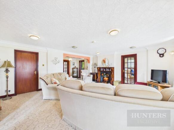 5 bed Detached Bungalow for sale Image 6