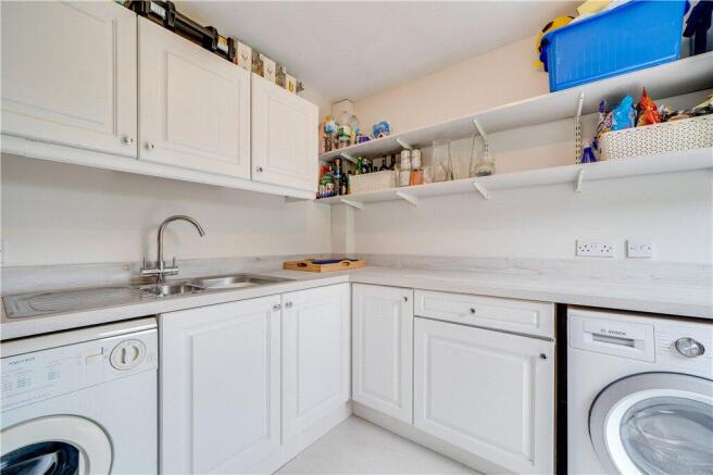 4 bed Detached for sale Image 10