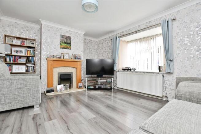 5 bed Detached for sale Image 6