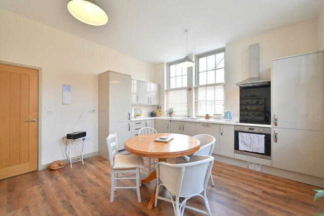 2 bed Flat for sale Image 9