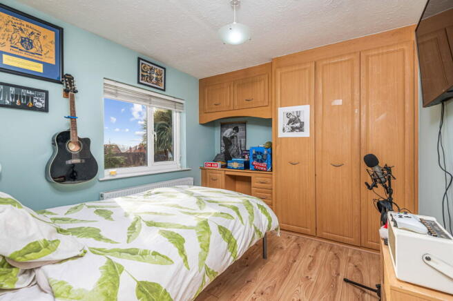 4 bed Detached for sale Image 9