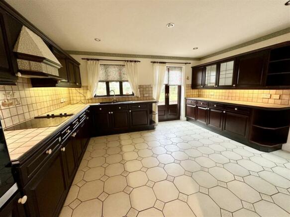 kitchen with rear aspect.JPEG