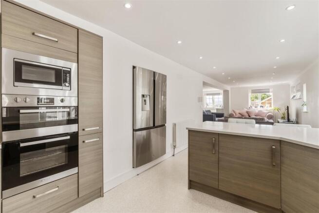 5 bed Detached for sale Image 10