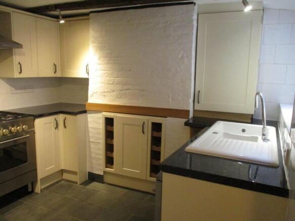 Kitchen 4.JPG