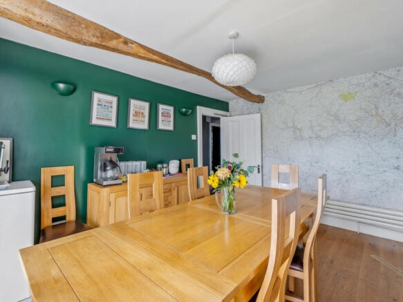 6 bed Detached for sale Image 8