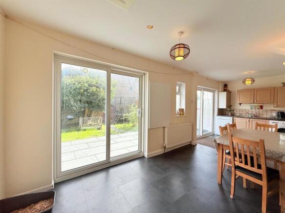 Warland Way, Corfe Mullen, Wimborne photo 4
