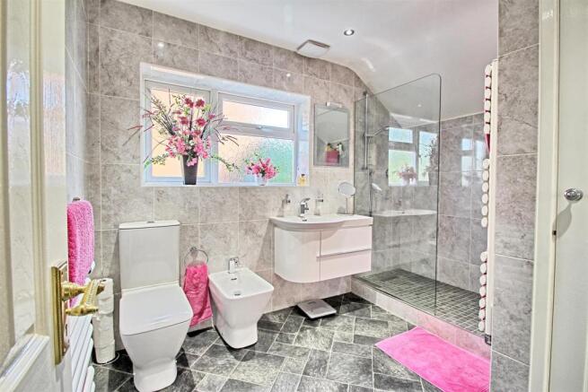 LUXURY BATHROOM