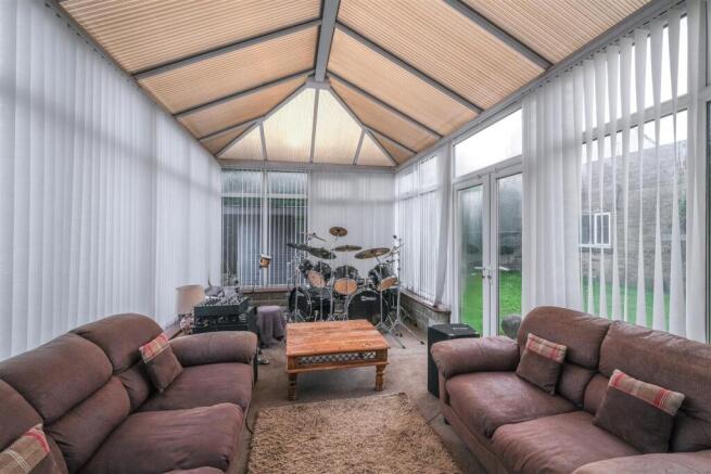 4 bed Detached Bungalow for sale Image 11