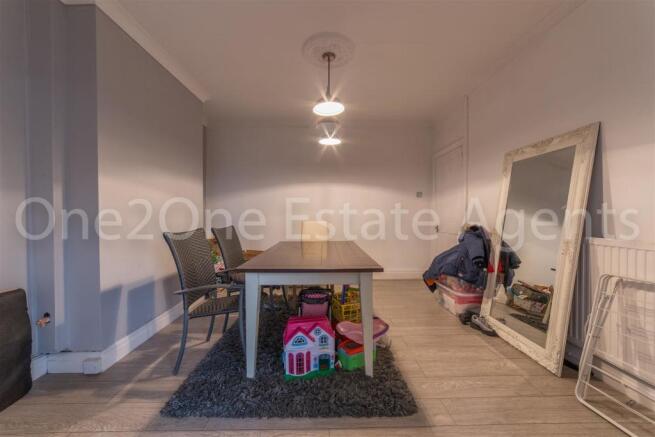 3 Buckingham Cres-4.jpg