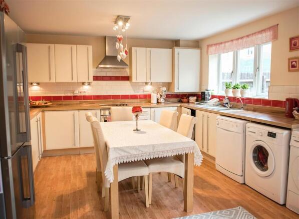 Kitchen1.jpg