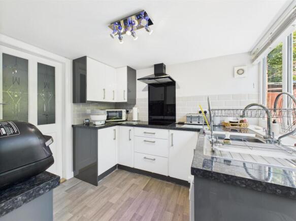 4 bed Detached Bungalow for sale Image 6