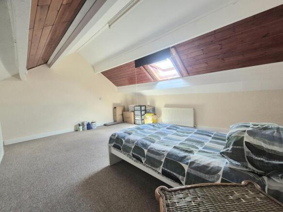 2 bed Terraced to rent Image 5