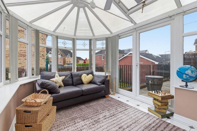 4 bed Detached for sale Image 9