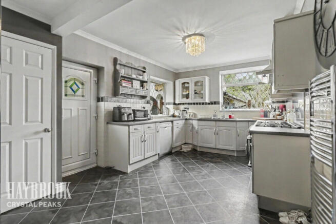 5 bed Detached Bungalow for sale Image 8
