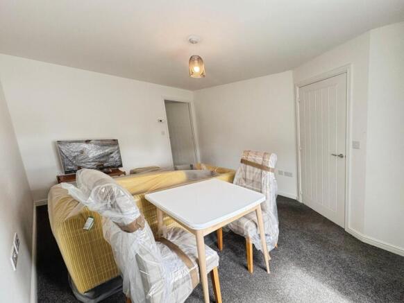 3 bed Semi-Detached for sale Image 6