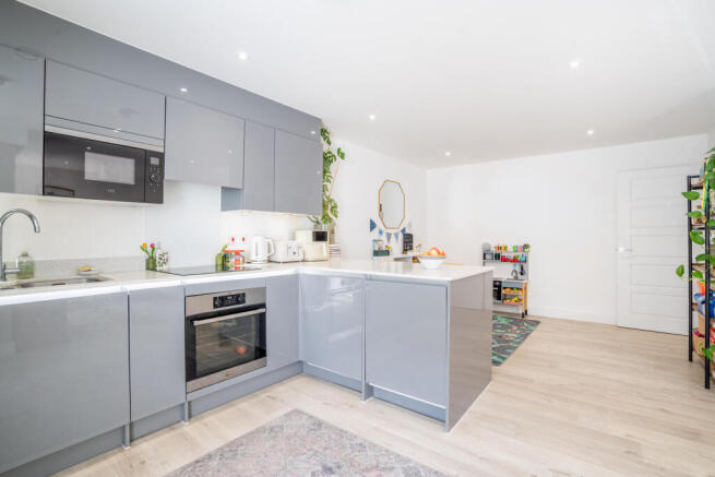 2 bed Apartment for sale Image 8
