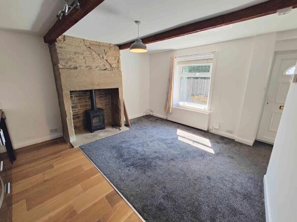 2 bed End of Terrace to rent Image 3