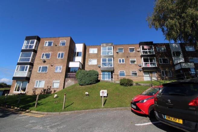 Heywood Court, Middleton, Manchester photo 4