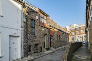 1, Old Market Cottages, Broad Street North, Seaford BN25 1LW