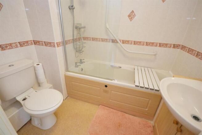 2 bed Apartment for sale Image 10