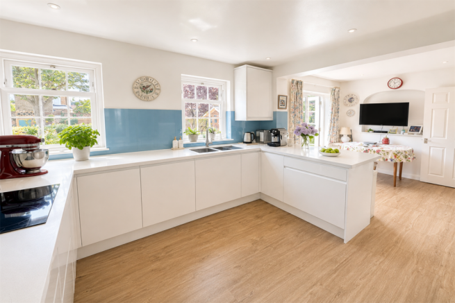 Refitted kitchen/bre