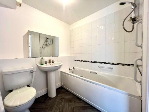2 bed Ground Flat for sale Image 5