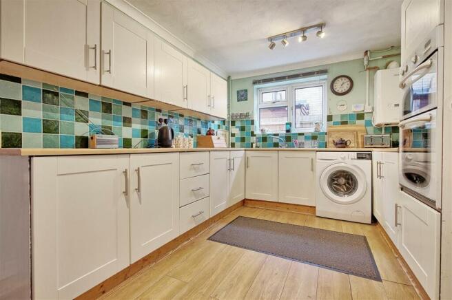 Kitchen 2.jpg