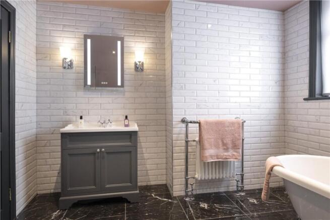 6 bed Terraced to rent Image 8