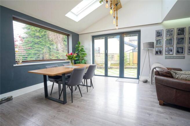 6 bed Detached for sale Image 8