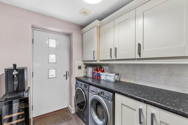 4 bed House for sale Image 11