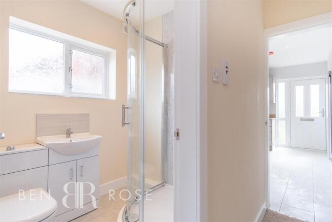 Family Bathroom/Hall
