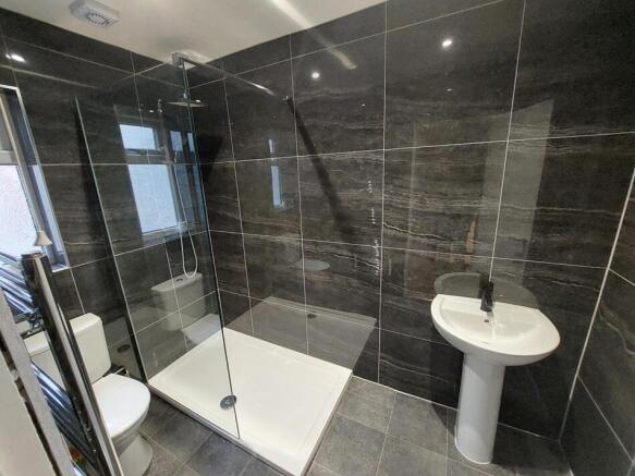 1 bed House of Multiple Occupation to rent Image 11