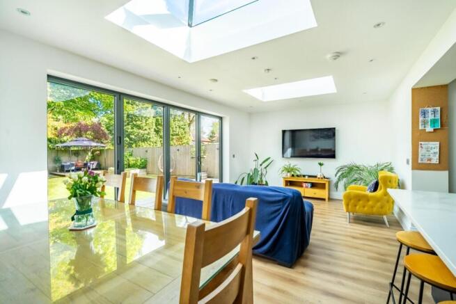 3 bed Semi-Detached for sale Image 9