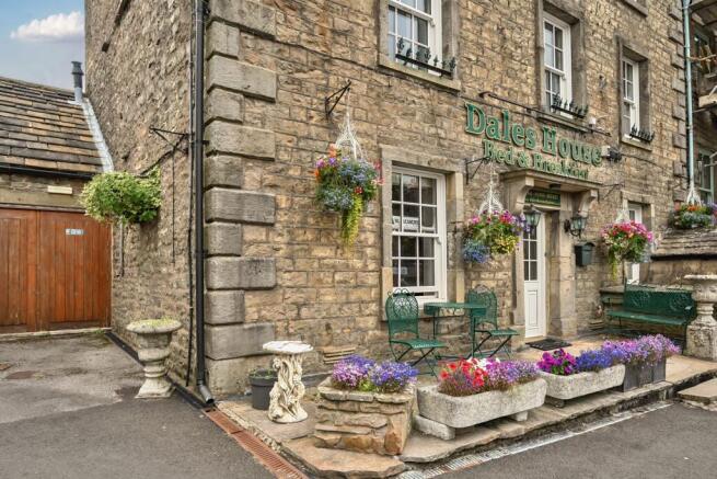 Front Entrance Dales House EweMove Skipton & The D