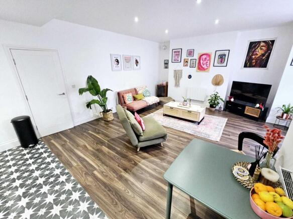 1 bed Flat for sale Image 5