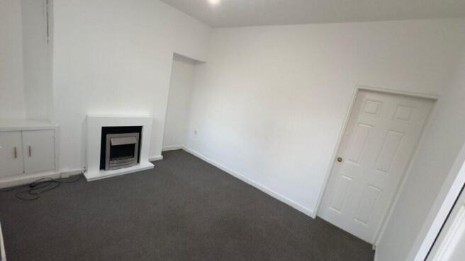 2 bed Terraced to rent Image 4