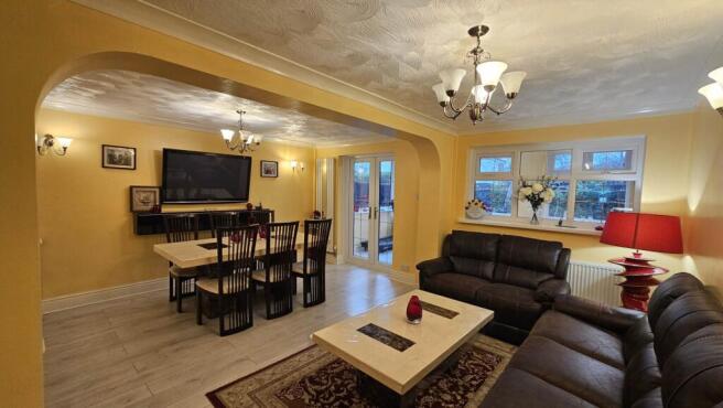 5 bed Detached for sale Image 10