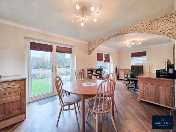 4 bed Detached for sale Image 7
