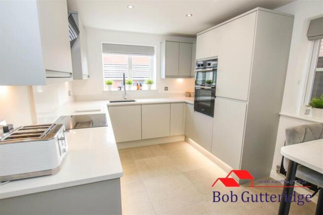 LUXURY FITTED KITCHEN / BREAKFAST ROOM