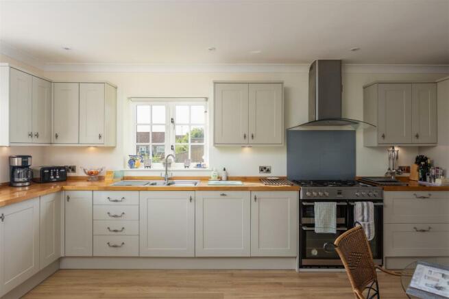 Thornton View 8 Kitchen-4.jpg