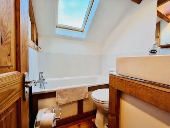 Bathroom 2.jpg
