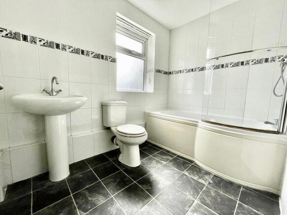 2 bed Apartment to rent Image 9