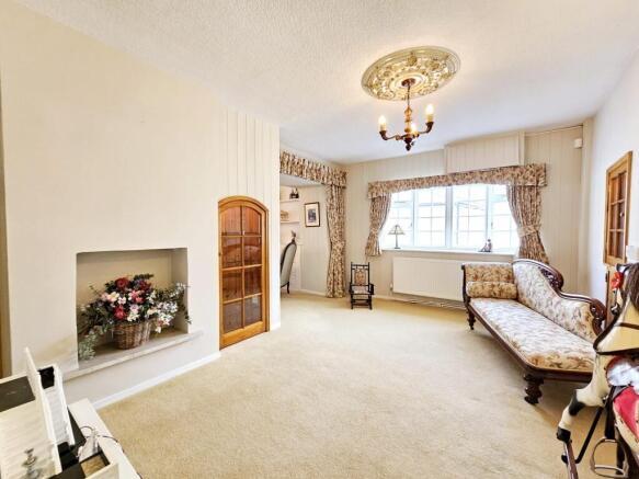 5 bed Detached for sale Image 5