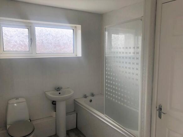 3 bed House to rent Image 5