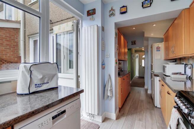 4_Kitchen-0.jpg
