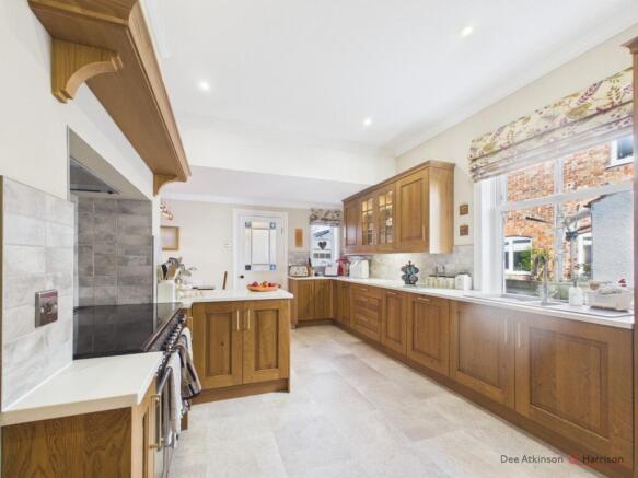 4 bed Semi-Detached for sale Image 7