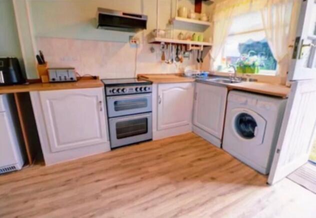 3 bed Terraced for sale Image 8